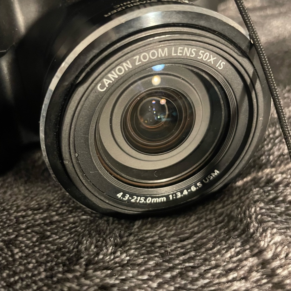 Canon camera - Picture 3 of 5
